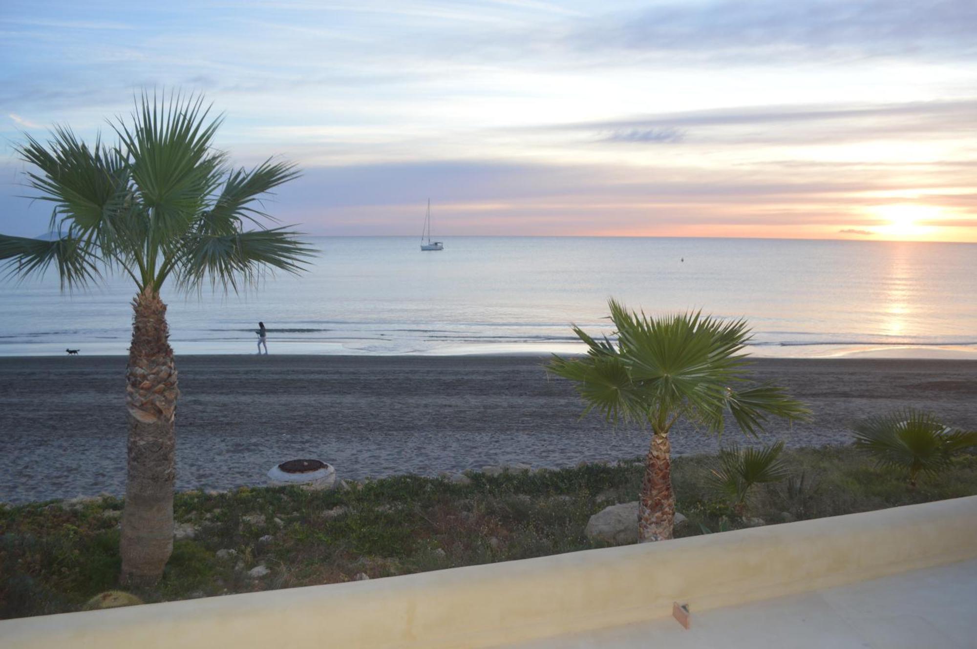 Espectacular Apartamento A Pie De Playa En Chalet Roquetes アリカンテ エクステリア 写真