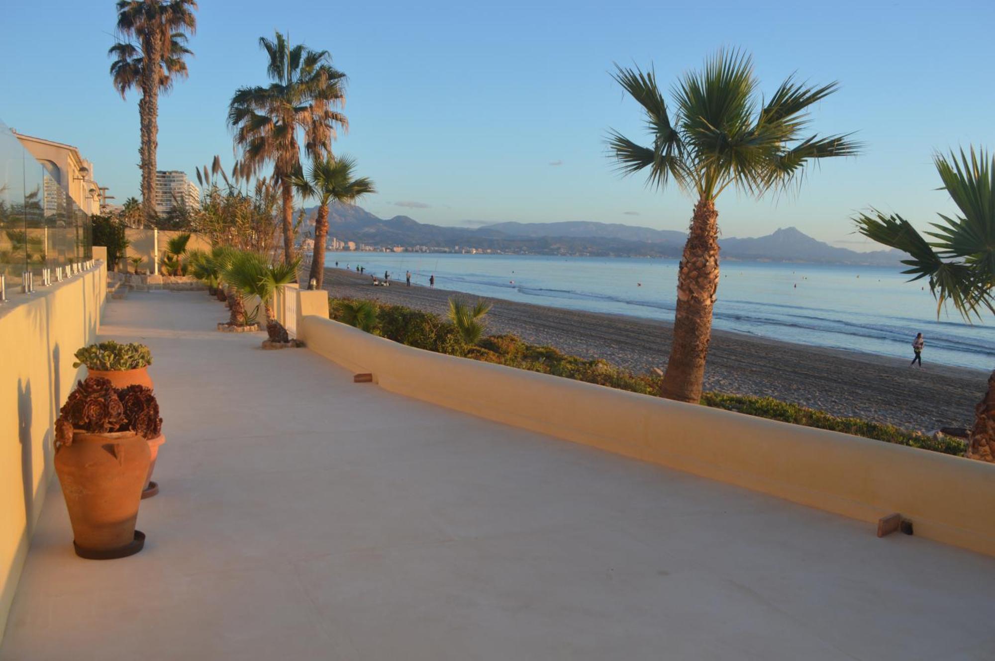 Espectacular Apartamento A Pie De Playa En Chalet Roquetes アリカンテ エクステリア 写真