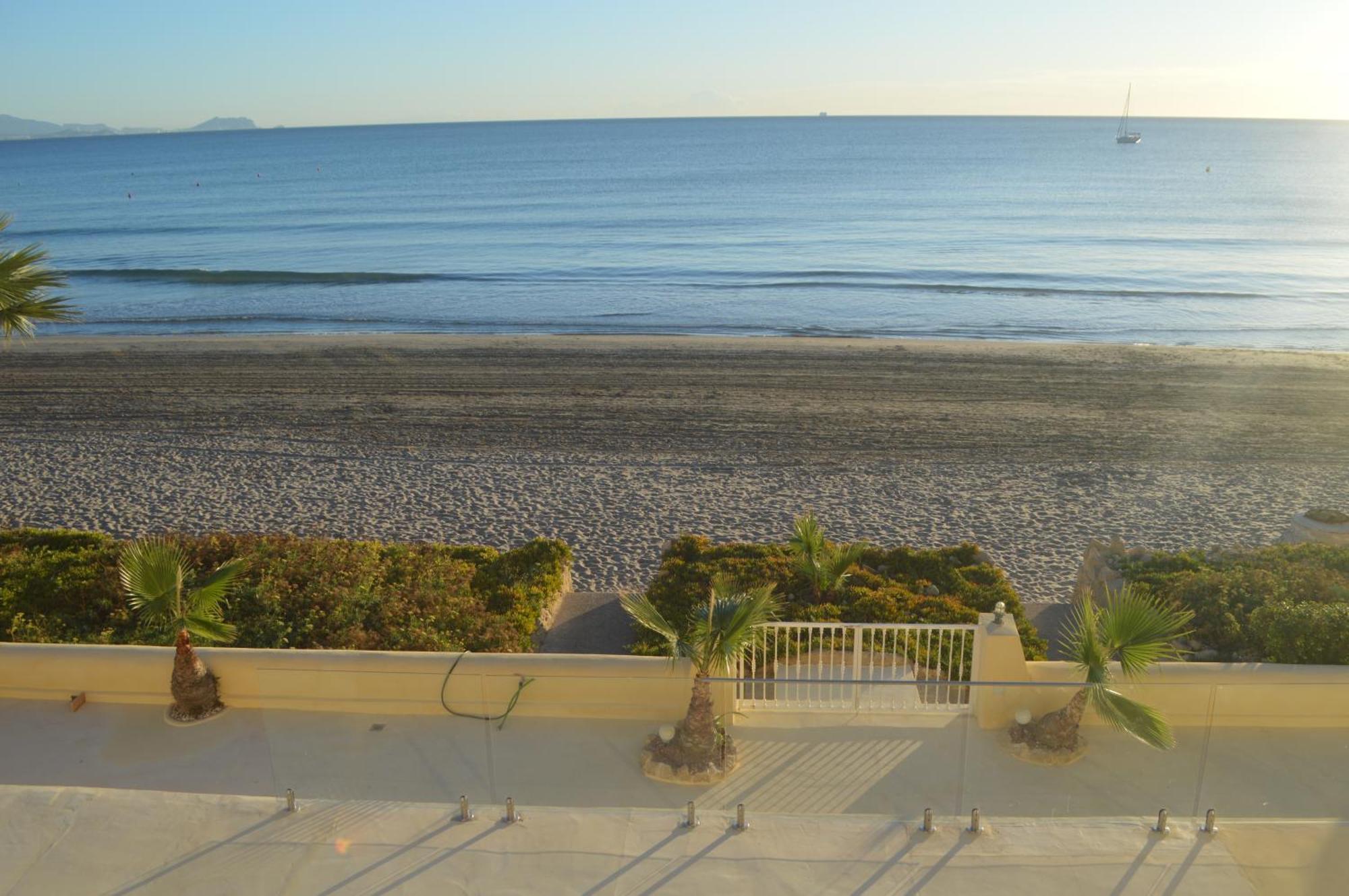 Espectacular Apartamento A Pie De Playa En Chalet Roquetes アリカンテ エクステリア 写真